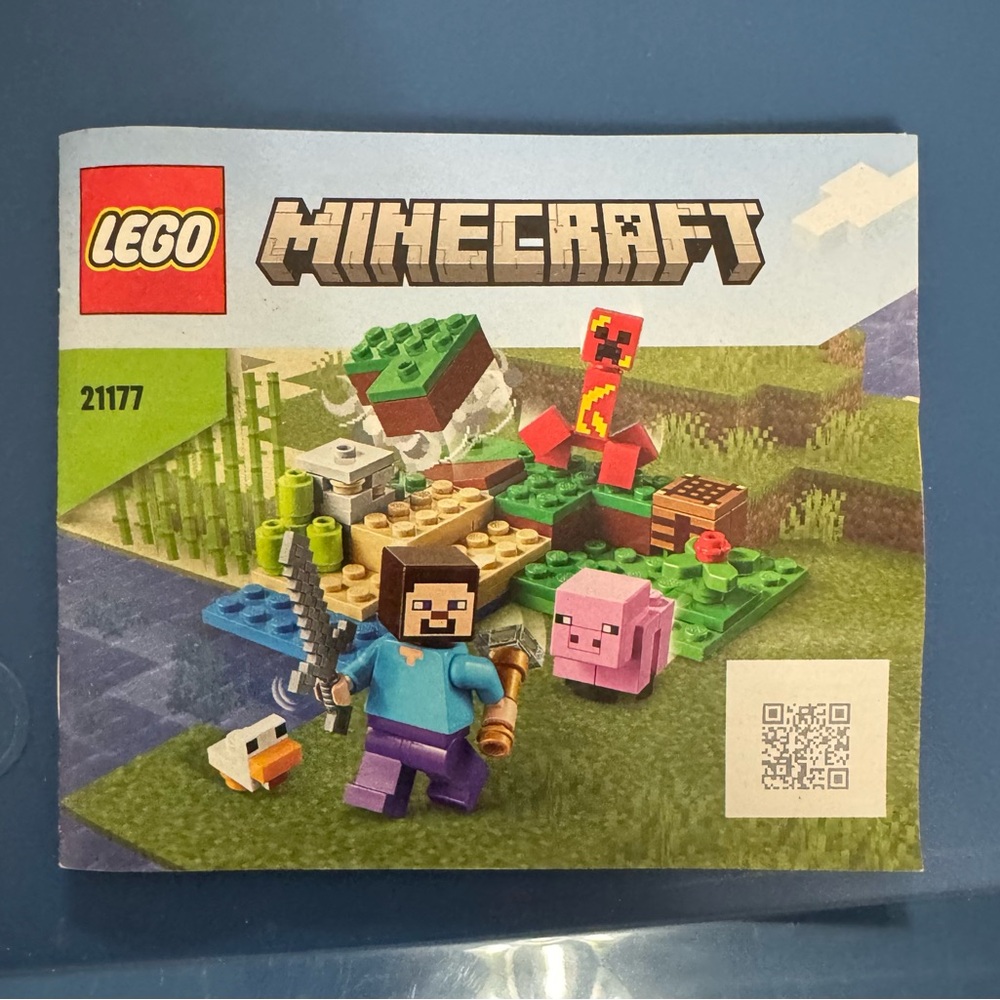 2 LEGO Minecraft Sets with Blue and Brown House - Picture 4 of 5